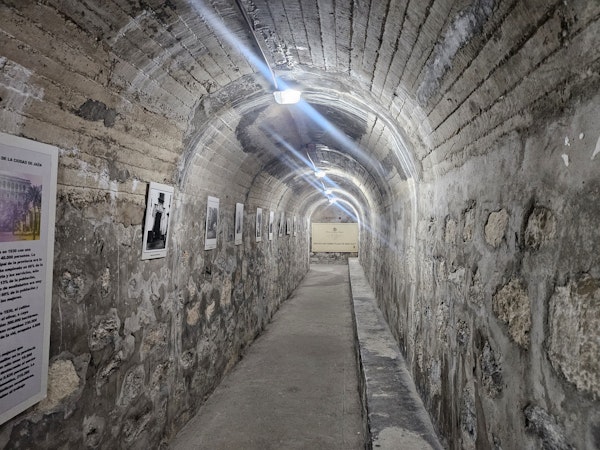 Visita al refugio antiaéreo  - Lagarto Tours