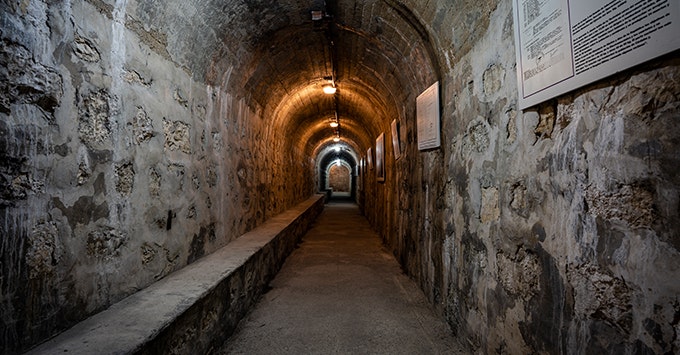 El Refugio Antiaéreo de la Guerra Civil: un testimonio de la historia reciente - Lagarto Tours